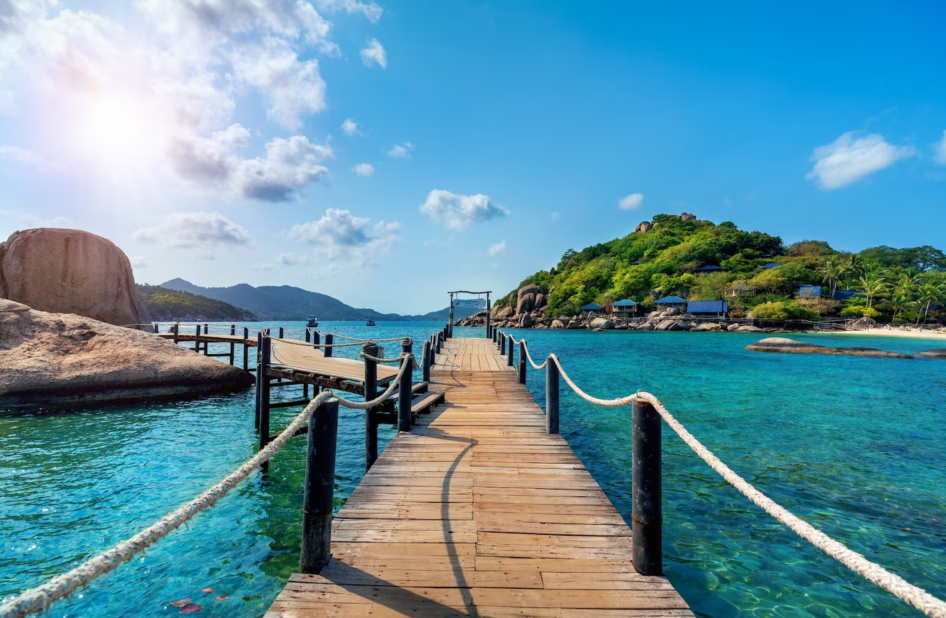 Smart Travel Hacks: Maximize Your Vacation Enjoyment on a Budget (Freepik)